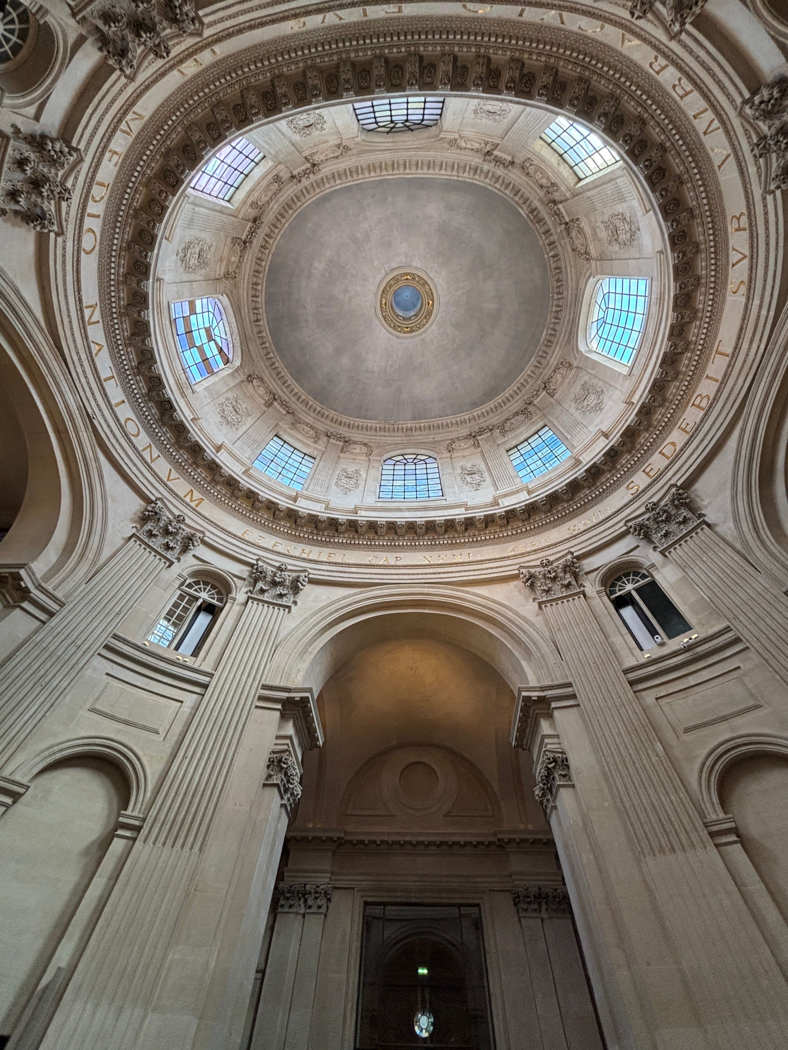 AK Vivienne Westwood sho SS26 Institut de France